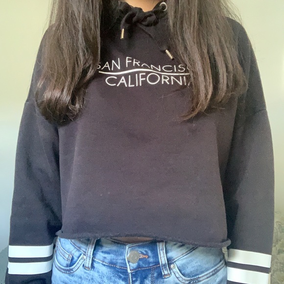 Crop Hoddie - Picture 2 of 3
